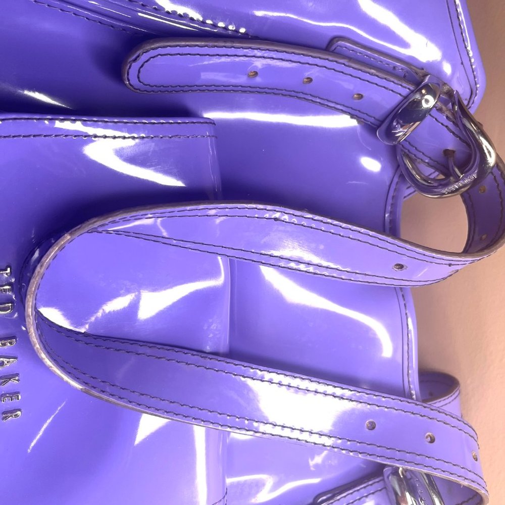 Ted Baker Lilac Patent Leather Handbag – Vintage 2000s – Excellent Condition - Picture 3 of 12